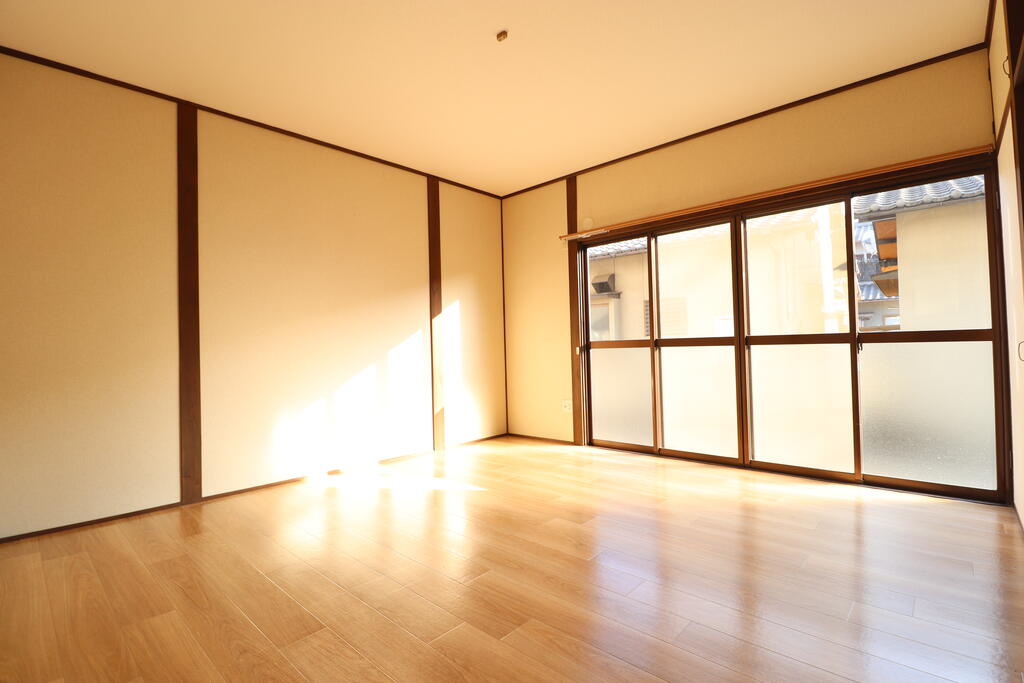 居室・リビング　明るいリビング