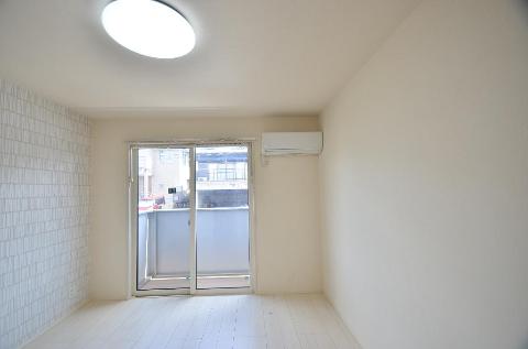 居室・リビング　室内