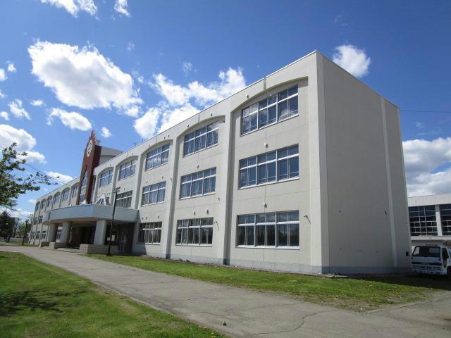 中学校　帯広市立緑園中学校（中学校）まで968m