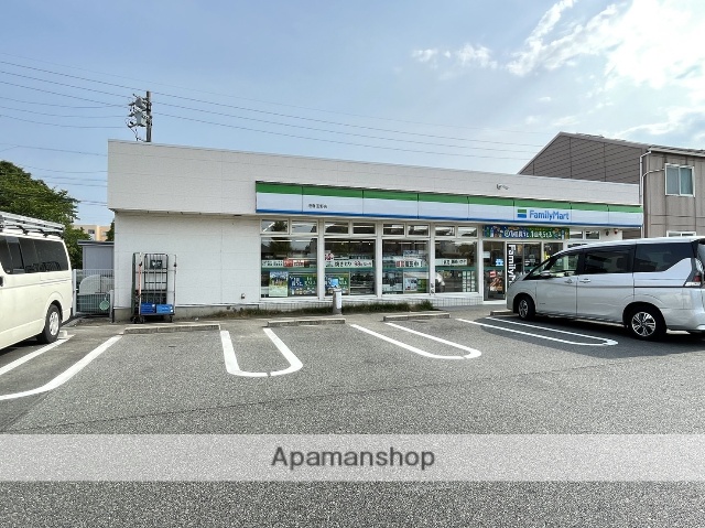 コンビニ　ファミリーマート（コンビニ）まで244m