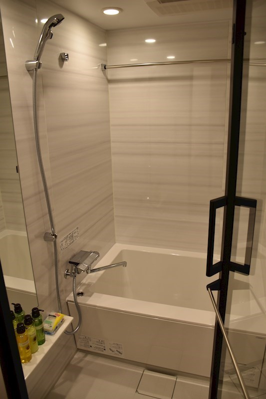 バス・シャワールーム　当店は都内全域の家具家電付き物件をご紹介可能です。