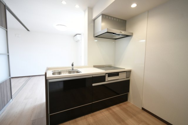 キッチン　コンパクトなキッチンで掃除もラクラク