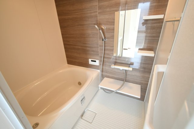 バス・シャワールーム　コンパクトで使いやすいお風呂です