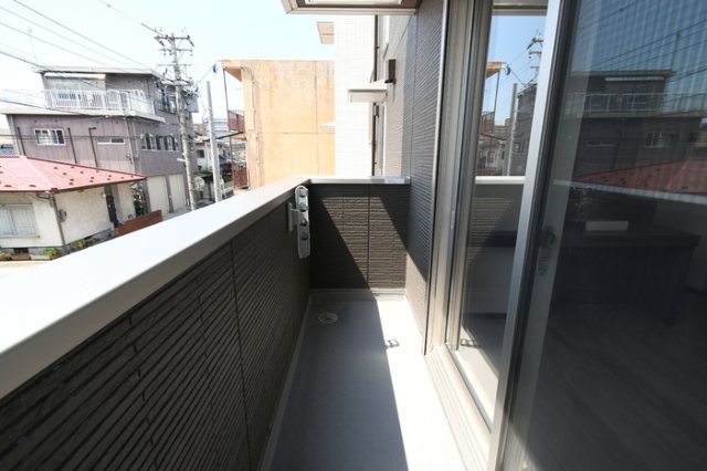 バルコニー　バルコニーからの眺めを楽しみながら食事をしませんか