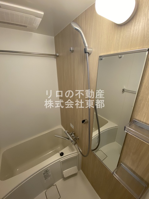 バス・シャワールーム　足が伸ばせる広々バスタブでリラックス♪