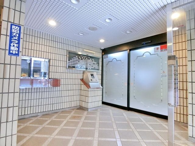 エントランス　オートロック・防犯カメラ完備