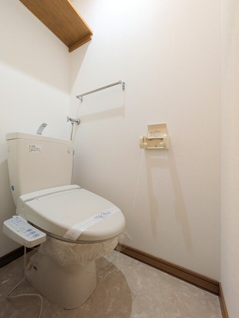 トイレ　★トイレには嬉しい洗浄付き便座です♪★