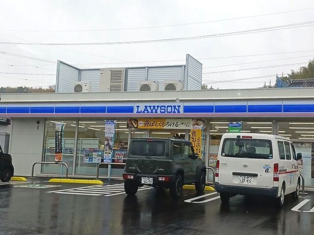 コンビニ　ローソン四日市室山町店（コンビニ）まで850m