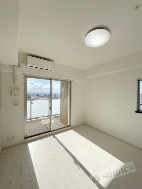 バルコニー　ホワイトベースで明るい内装♪