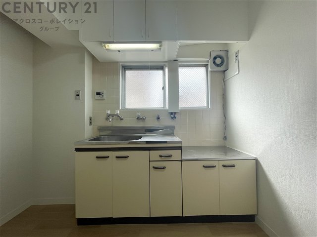 キッチン　壁付けキッチンでスペースを有効活用☆