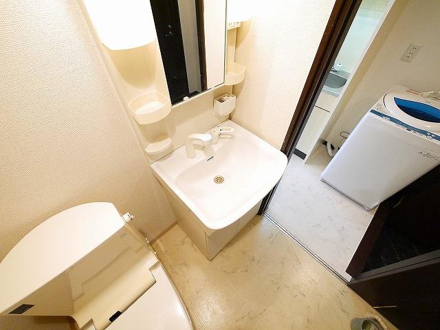 洗面設備　コンパクトで使いやすい洗面所