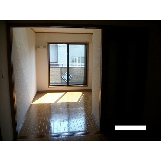 居室・リビング　ゆったり過ごせる居間です