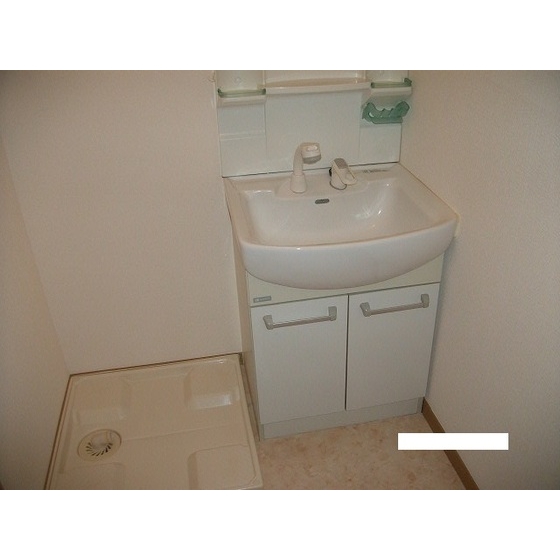 洗面設備　ゆったりとスペースのある洗面所