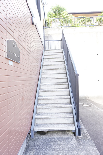 エントランス　２階に行く階段です★