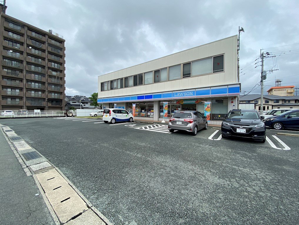 コンビニ　ローソン 熊本八王寺町店（コンビニ）まで500m