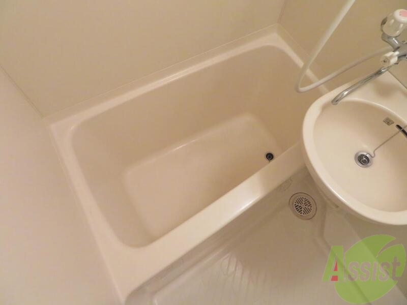 バス・シャワールーム　浴室になっております。トイレと別なのは良いですね。