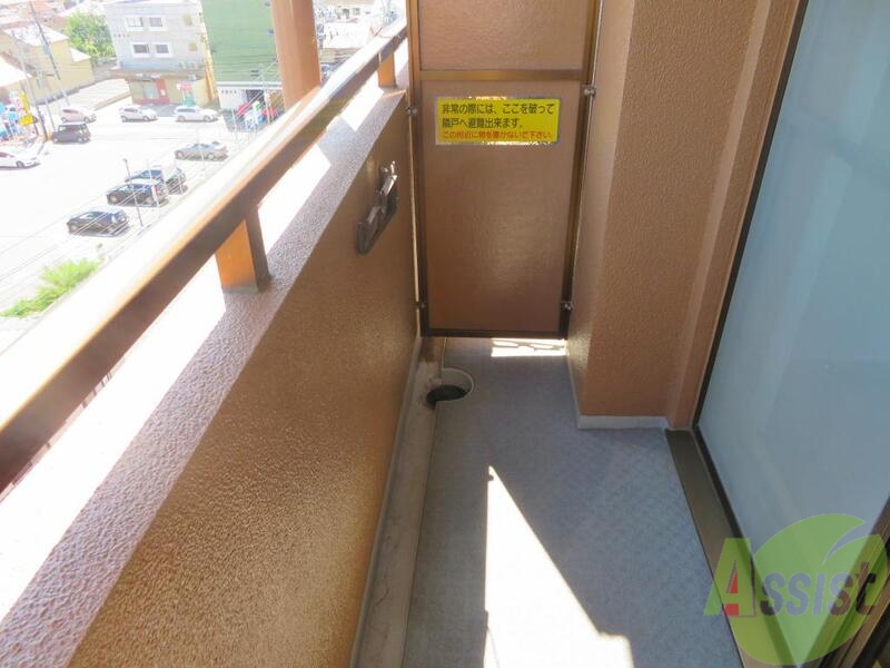 バルコニー　バルコニーになります。日当たりが良いので洗濯が楽になります。