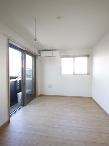 居室・リビング　2面採光で明るいお部屋