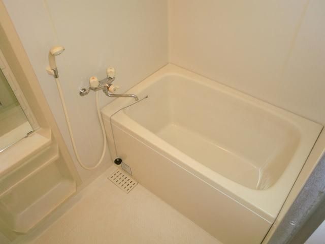 バス・シャワールーム　※別部屋参考写真