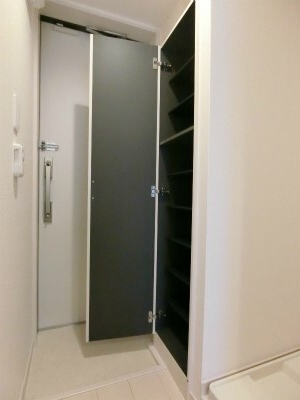 玄関　【女性のお一人暮らしでも安心のセキュリティ♪】