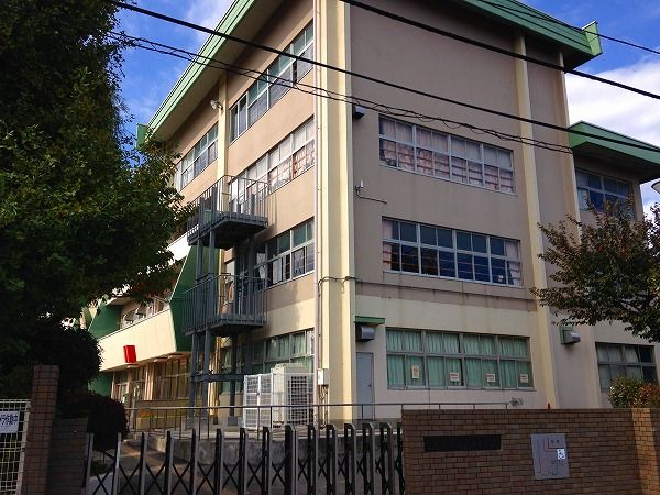 中学校　国分寺市立第四中学校（中学校）まで456m
