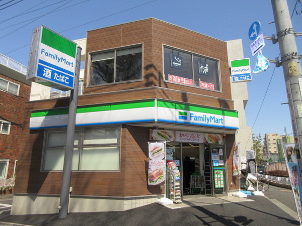 コンビニ　ファミリーマート豊島南池袋３丁目店（コンビニ）まで154m