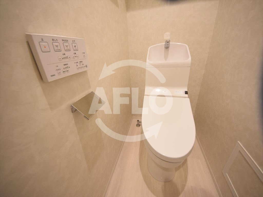 トイレ　富士林プラザ15番館　温水洗浄便座