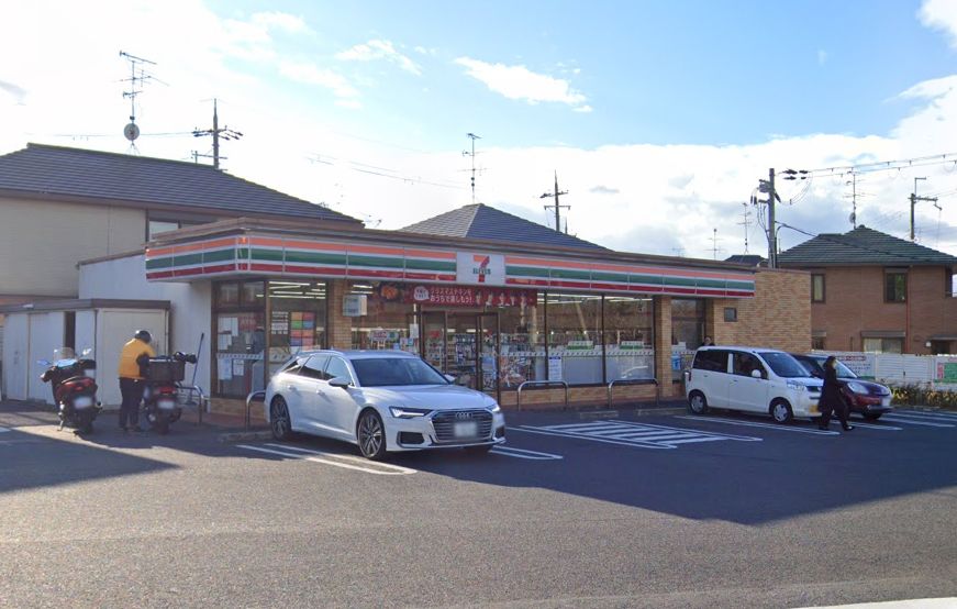 コンビニ　セブンイレブン 宇治友ヶ丘店（コンビニ）まで741m