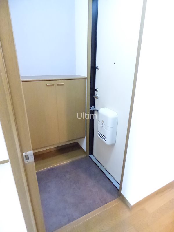 玄関　違うお部屋の写真です。ご参考までに