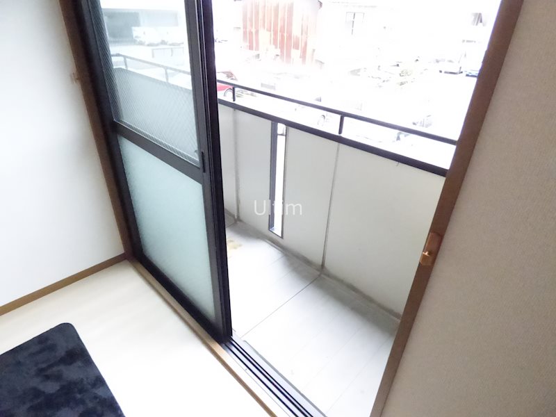 バルコニー　違うお部屋の写真です。ご参考までに