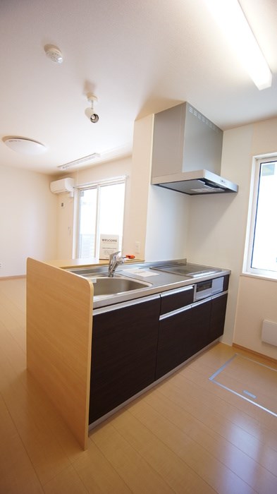 キッチン　IHコンロのシステムキッチンです♪窓、床下収納あります