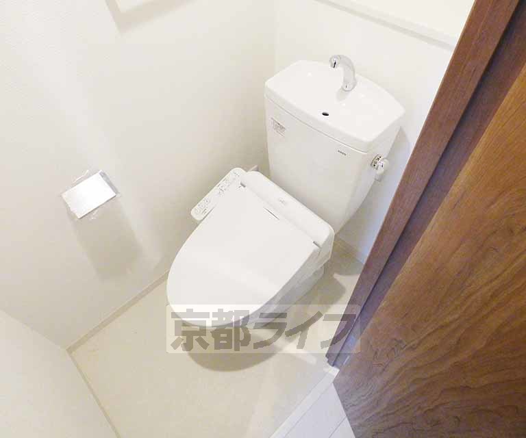 トイレ　ウォシュレット付きです。