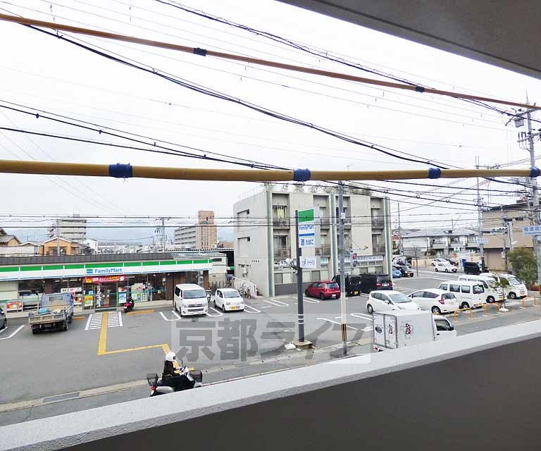 眺望　四条通りに面しています。