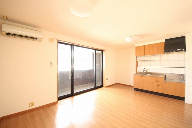 居室・リビング　こちらのリビングで趣味の時間をお楽しみください