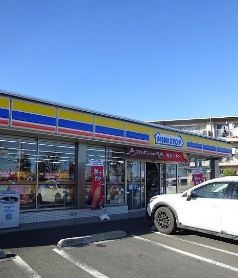 コンビニ　ミニストップ（コンビニ）まで400m