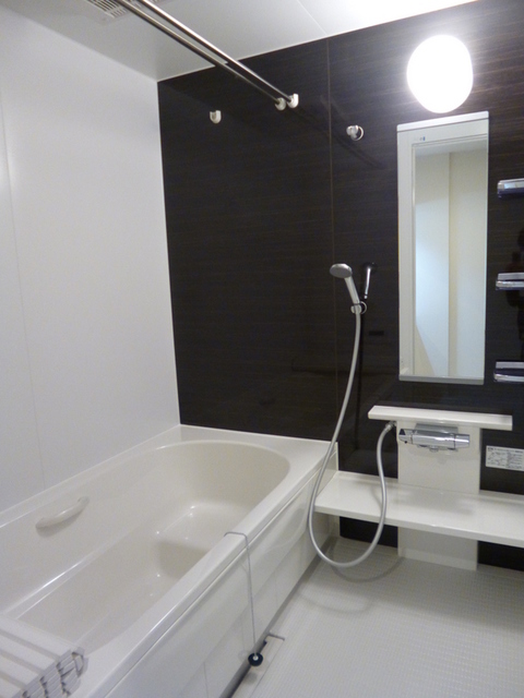 バス・シャワールーム　★広々１坪バス♪追焚・浴室乾燥機付き★