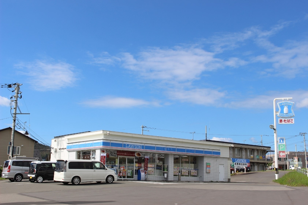 コンビニ　ローソン 北見美山町店（コンビニ）まで589m
