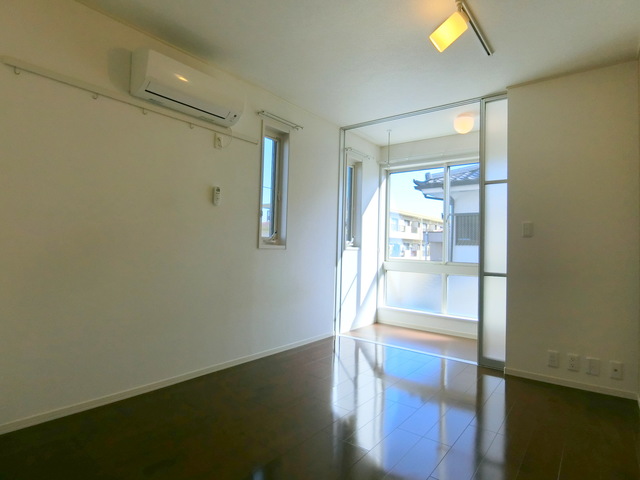 居室・リビング　明るい洋室