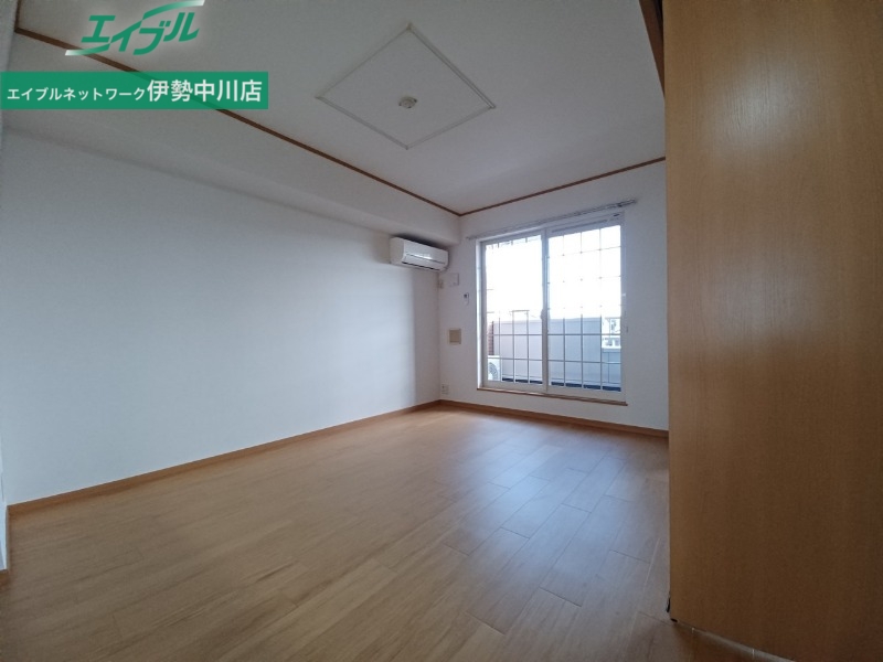 居室・リビング　反転タイプ参考写真