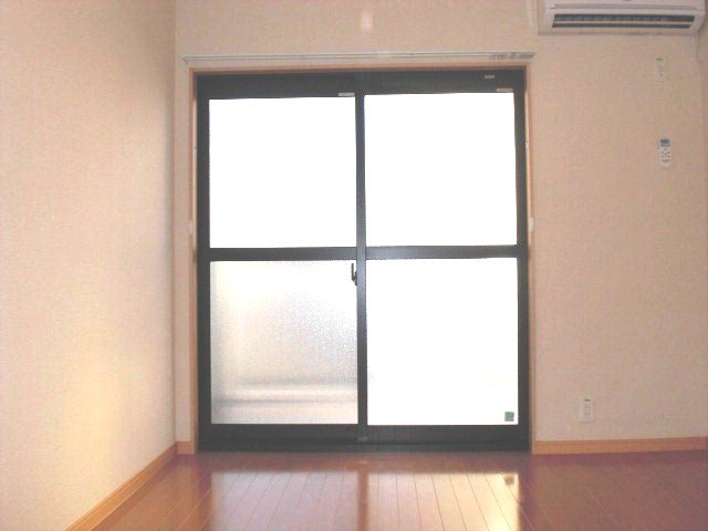 居室・リビング　日当たりの良いお部屋になります。