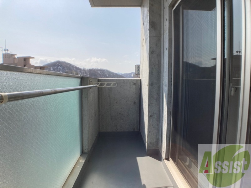 バルコニー　バルコニーです。洗濯物を干したり一息ついたりできますね！