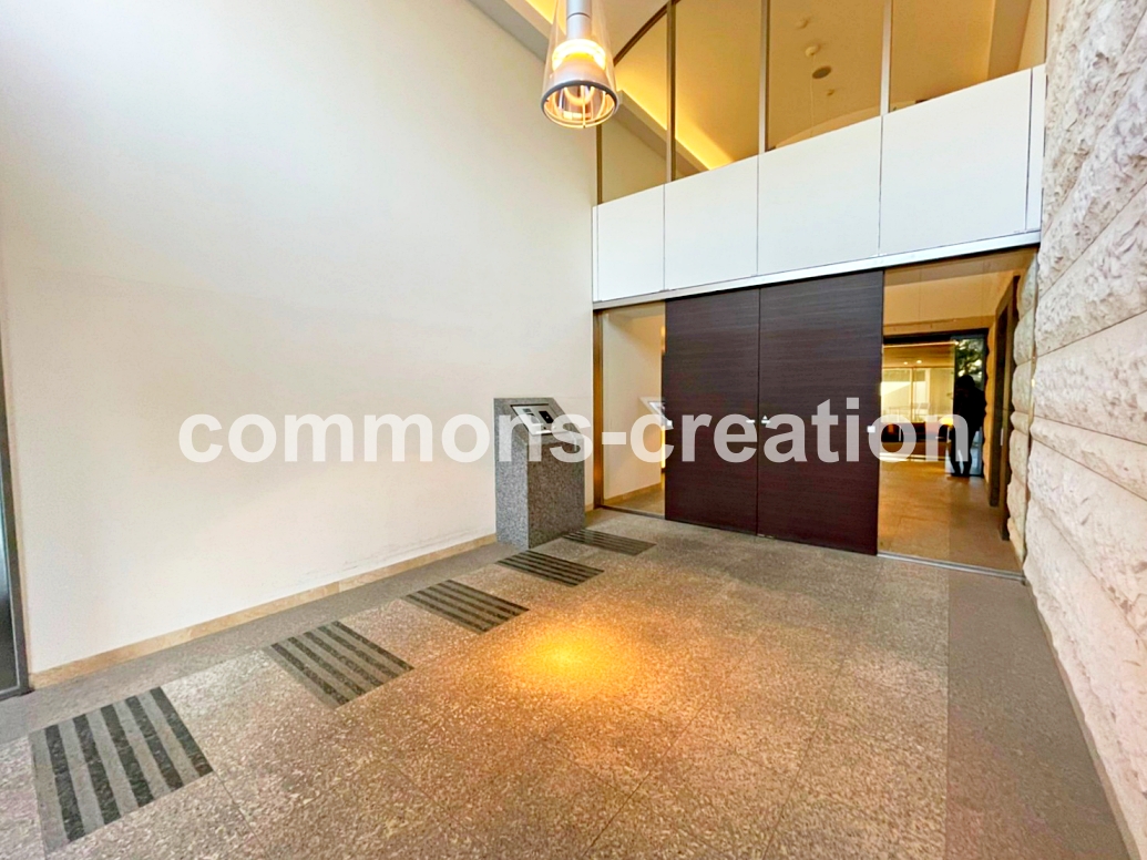 コンビニ　ファミリーマート薬ヒグチ恵比寿アメリカ橋店（コンビニ）まで373m