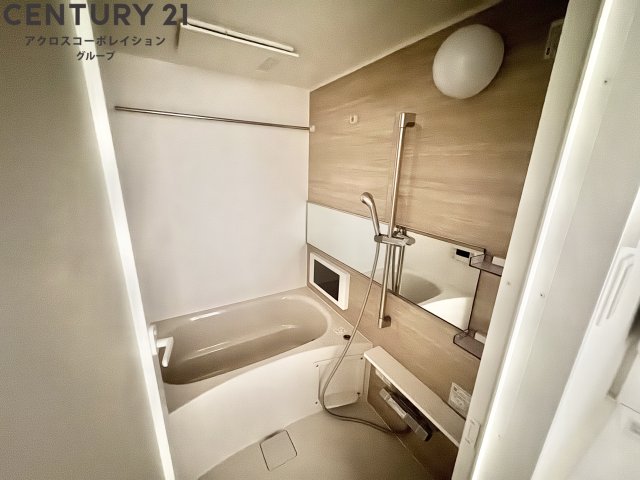 バス・シャワールーム　追い焚き・浴室乾燥機付きです♪