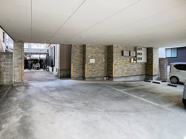 駐車場　現況が相違する場合は現況を優先致します。