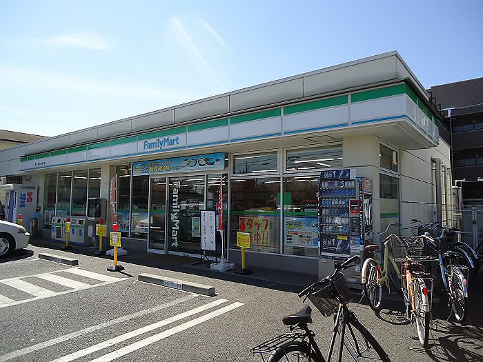 コンビニ　ファミリーマート新川吉祥寺通り店（コンビニ）まで267m