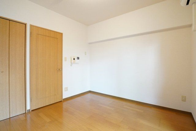 居室・リビング　☆明るい洋室☆