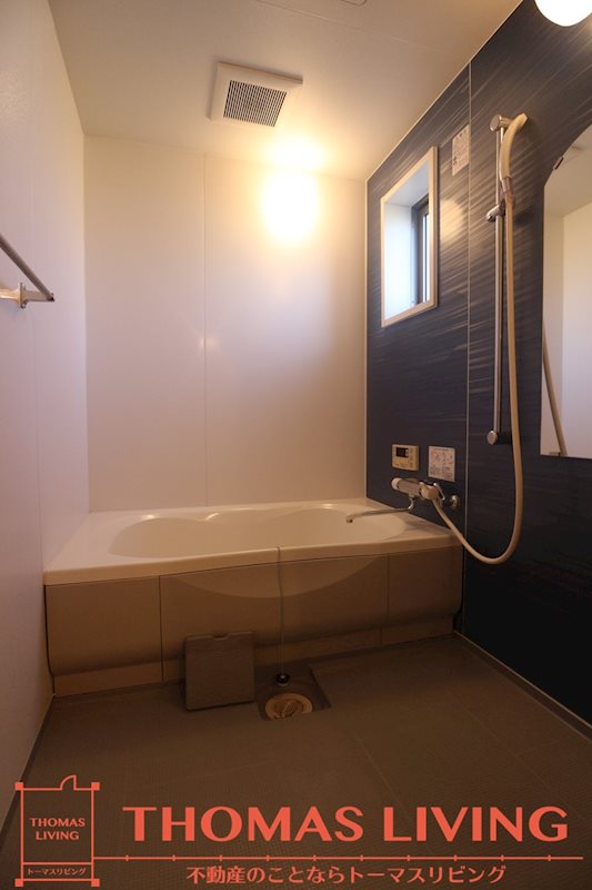 バス・シャワールーム　小窓があり、換気がしやすいですね。