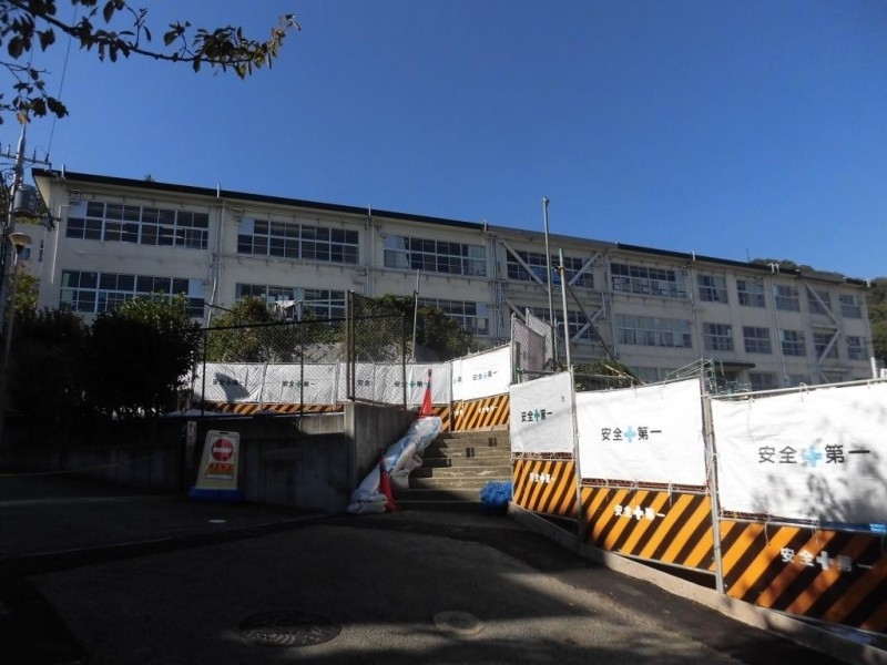 中学校　芦屋市立山手中学校（中学校）まで2114m