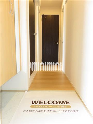 玄関　下駄箱付きのシンプルな玄関です