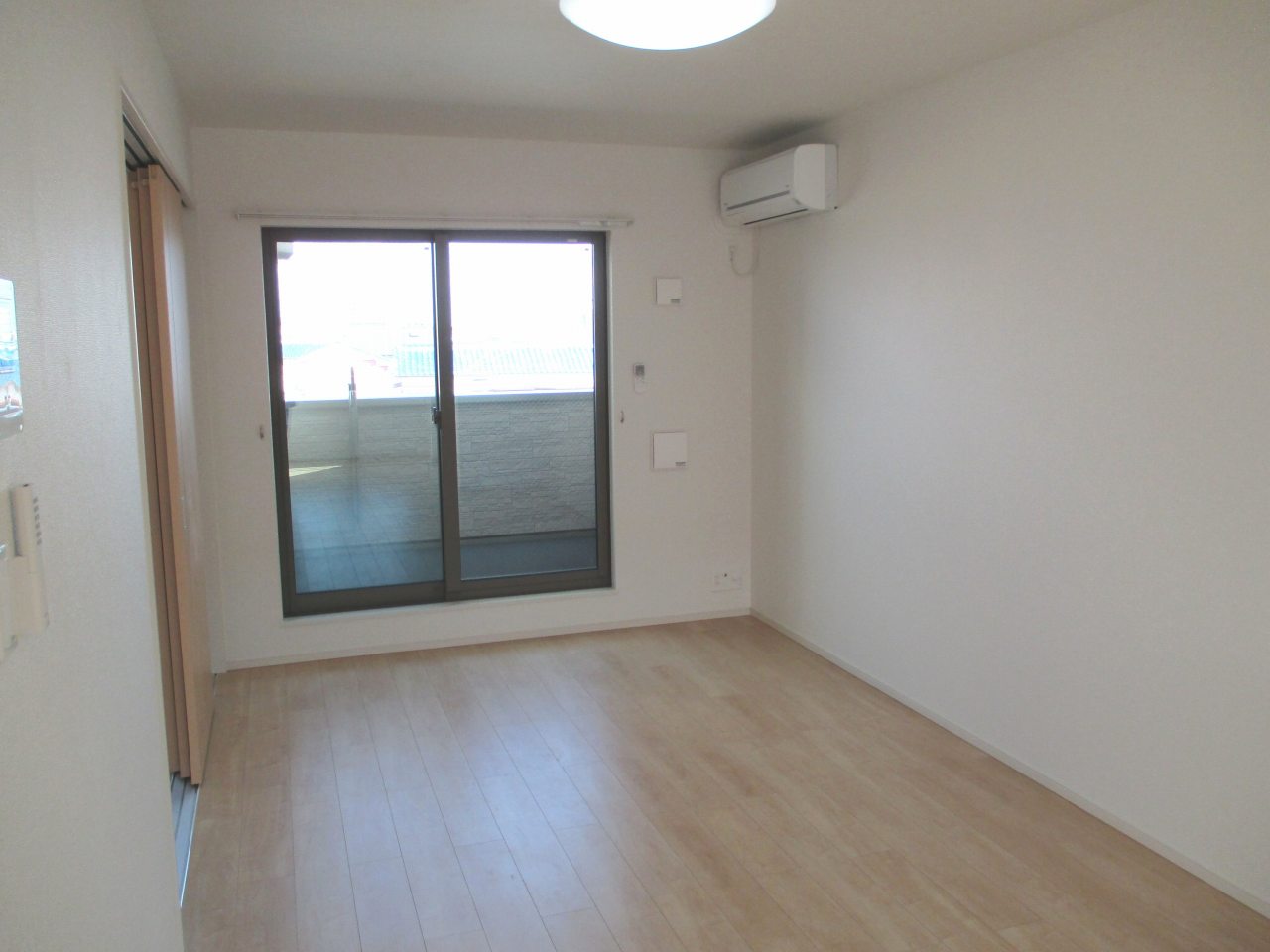 居室・リビング　エアコン付きで初期費用を抑えられます♪